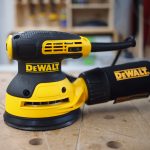 เครื่องขัดกระดาษทรายแบบกลม Dewalt