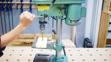 สว่านแท่น