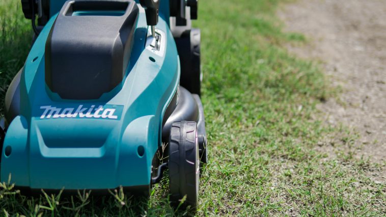 รถตัดหญ้า