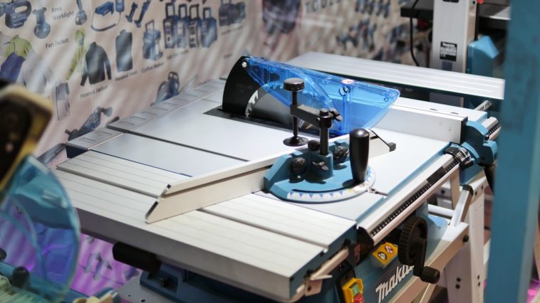 โต๊ะเลื่อยวงเดือน