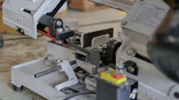 เลื่อยสายพาน