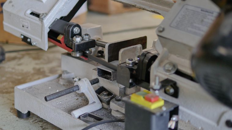 เลื่อยสายพาน