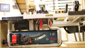 โต๊ะเลื่อยวงเดือน