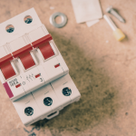 เบรกเกอร์